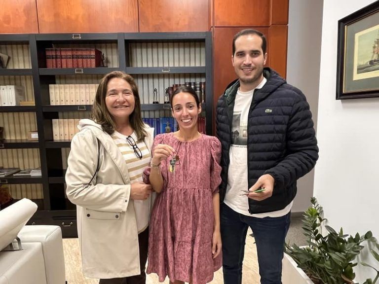 O Consorcio Casco Vello de Vigo entrega as chaves de tres novas vivendas de promoción autonómica na rúa Real