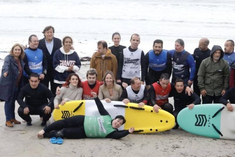 Marta Fernández-Tapias participa na presentación do IV Campionato de España de Surf Adaptado e o III Campionato Galego