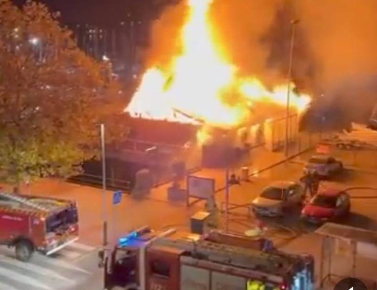Un incendio calcina por completo el restaurante del Puerto deportivo de Moaña
