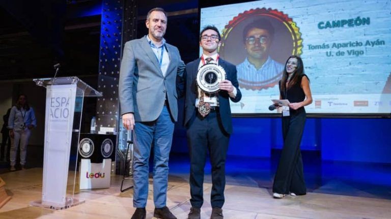 Tomás Aparicio amosa a súa “enorme satisfacción” ao proclamarse campión do mundo de oratoria