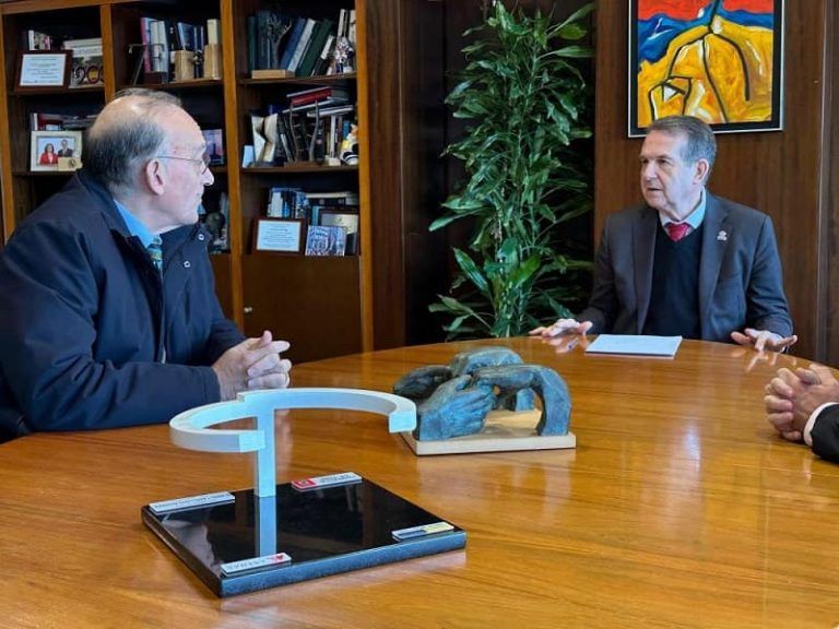 O alcalde mantén unha xuntanza co reitor da Universidade de Vigo