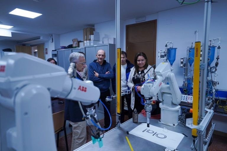 A delegada da Xunta destaca a oferta formativa do CIFP Coia como “referente” en tecnoloxía industrial