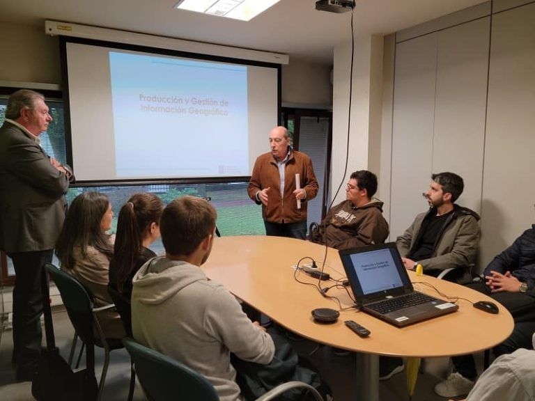 O IET comparte co alumnado do máster en sistemas aéreos non tripulados da Uvigo a experiencia da Xunta na utilización de drons para proxectos cartográficos