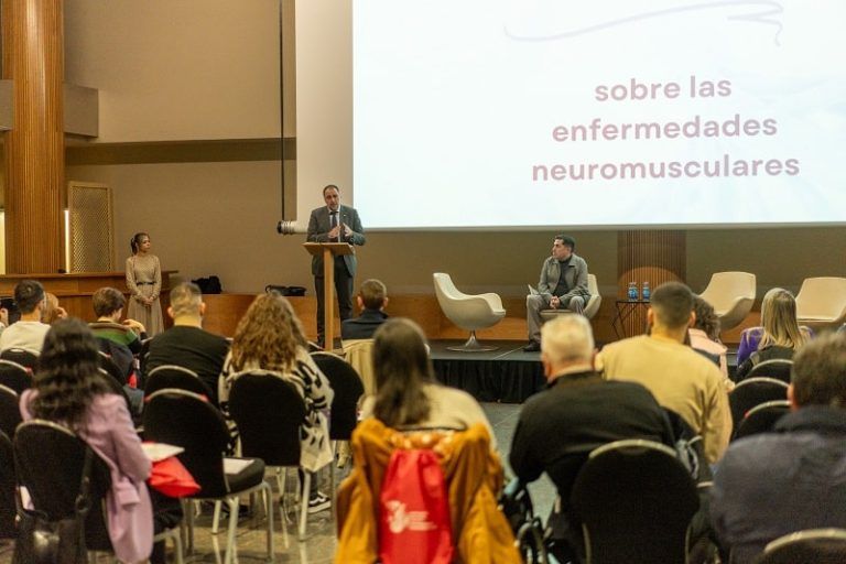 Comesaña pone en valor la cartera de servicios del programa gallego de cribado neonatal