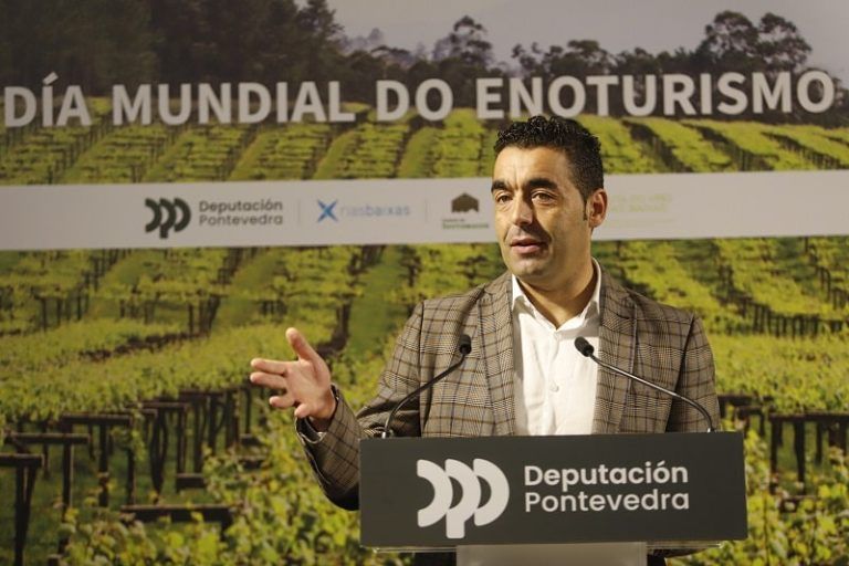 Luis López festexa o Día do Enoturismo no Castelo de Soutomaior participando na cata organizada pola Ruta do Viño Rías Baixas