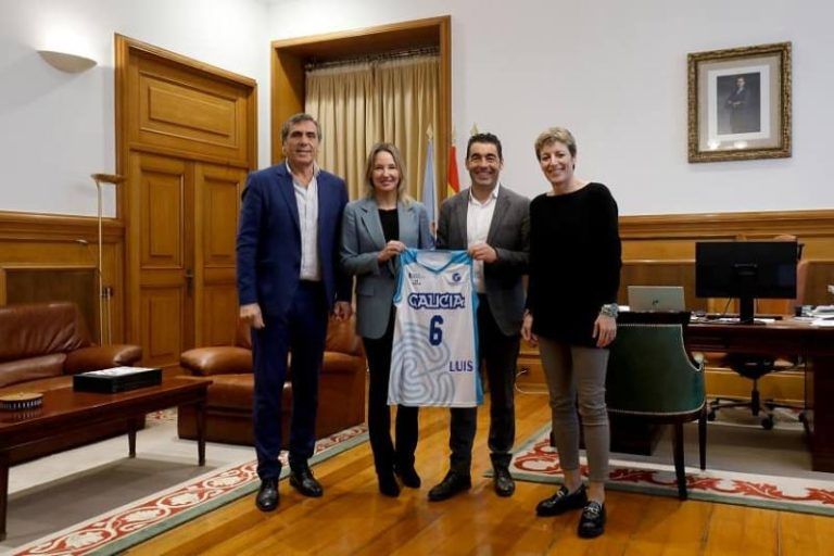 Luis López e Marta Fernández-Tapias reciben á nova presidenta Federación Española de Baloncesto, Elisa Aguilar; e ao titular da Federación Galega, Julio Bernárdez