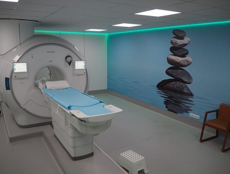 Vithas Vigo incorpora una nueva resonancia magnética de 1,5 teslas libre de helio