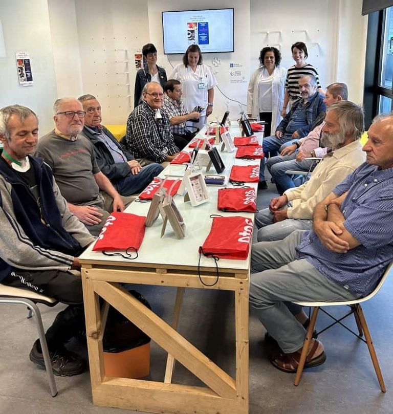 Un obradoiro do Sergas ensina aos pacientes laringetomizados a rehabilitar o olfato