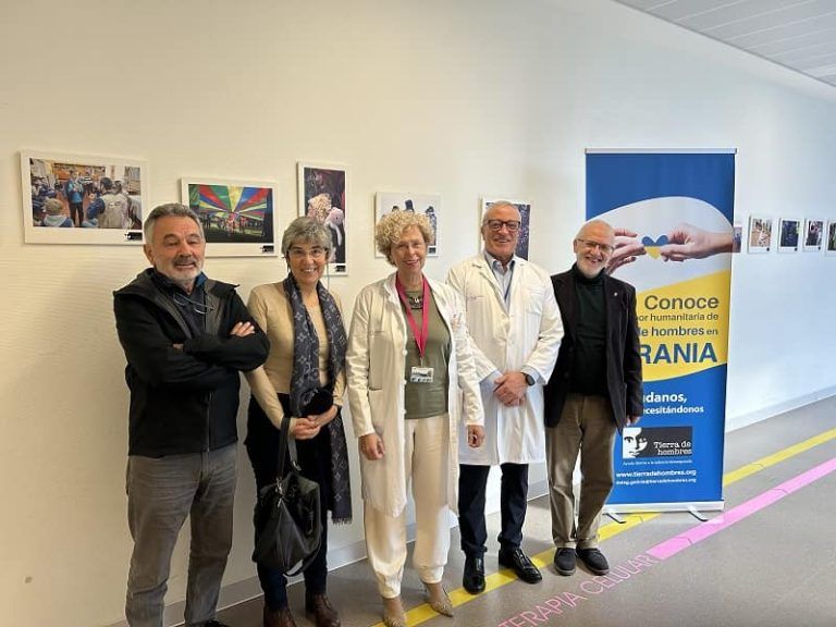 O Álvaro Cunqueiro acolle a exposición fotográfica sobre o labor humanitario da ONG Tierra de Hombres en Ucraína
