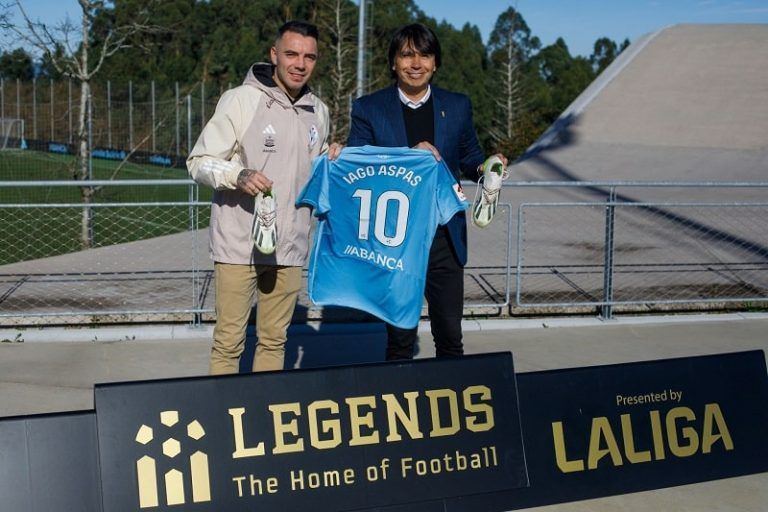 Iago Aspas dona sus botas del Centenario a al museo Legends