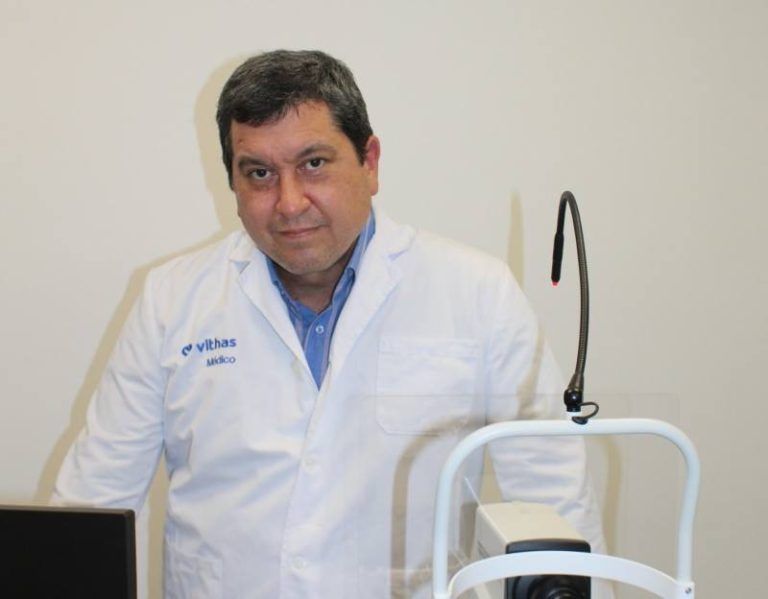 Profesionales de Vithas Cadarso recomiendan no mirar a ninguna fuente de luz a menos de 20 centímetros de distancia 