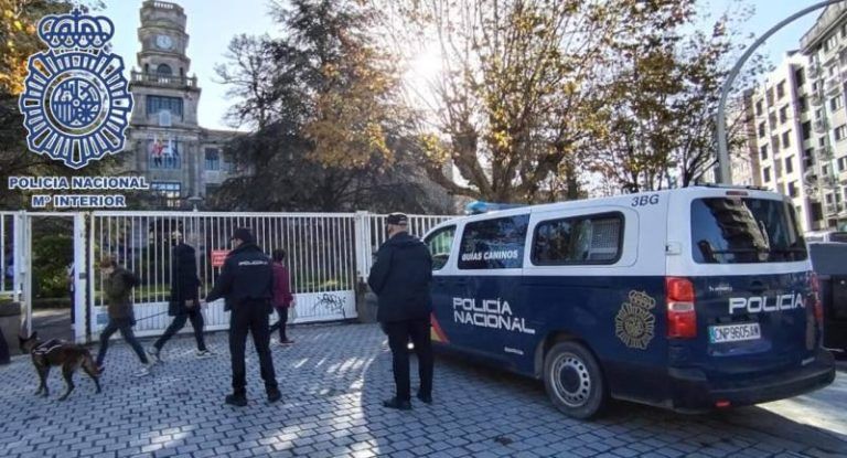 La Policía Nacional intensifica los controles en centros educativos de Vigo y Redondela