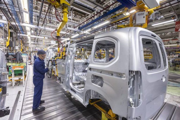 Industria anuncia ayudas de 2 millones de euros para la planta de Stellantis en Vigo dentro del Perte VEC