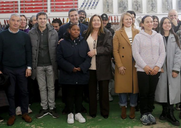 Ana Ortiz visita a los alumnos del nuevo taller dual que formará a 20 personas desempleadas en Salceda de Caselas