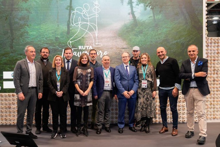 A Deputación promociona en Fitur a Ruta de Ignacio Taverneiro como vía alternativa pola provincia para chegar a Compostela