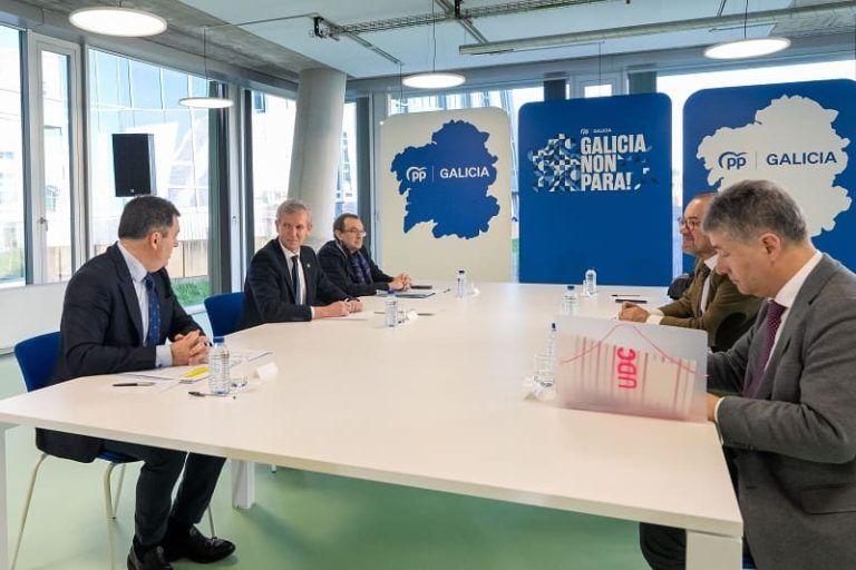 Alfonso Rueda garante un sistema educativo galego “accesible, universal e gratuíto, de principio a fin”