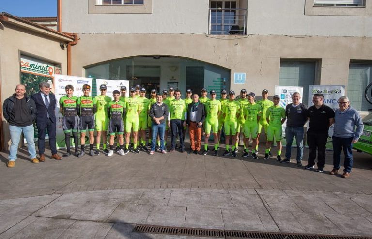 Luis López remarca o apoio da Deputación ao tecido deportivo da provincia na presentación da nova tempada do Club Ciclista Rías Baixas