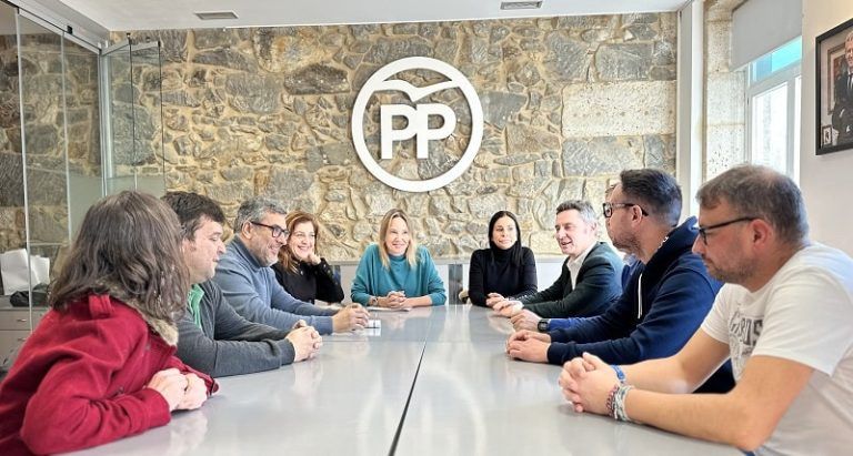 Tapias pregunta a Besteiro si va a recoger en su autobús a la plantilla de Vitrasa y a los miles de usuarios que Caballero ha dejado en la cuneta