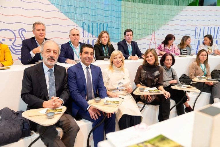 Luis López participa en Fitur nunha degustación de té de camelia, unha infusión elaborada a partir dos brotes e follas destas plantas que medran nos xardíns da provincia