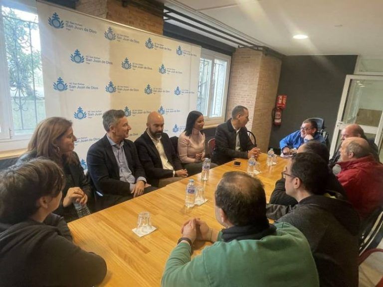 El Hogar y Clínica San Rafael de Vigo inicia una ronda de encuentros de las personas usuarias con los candidatos a las próximas elecciones gallegas