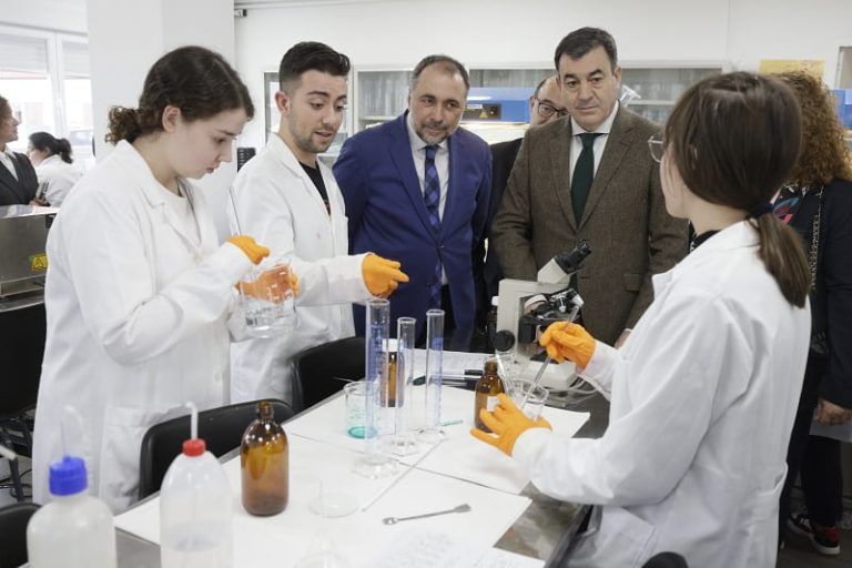 Educación y Sanidade impulsarán la FP en el ámbito sanitario a través de ciclos de dual con prácticas en el Sergas y proyectos de innovación