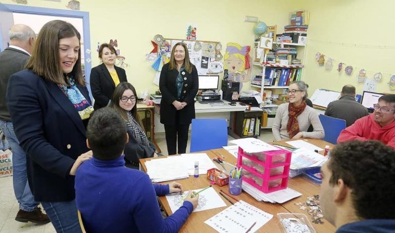 La delegada de la Xunta destaca el trabajo del centro Aspavi de atención a personas con discapacidad intelectual en Pazos de Borbén