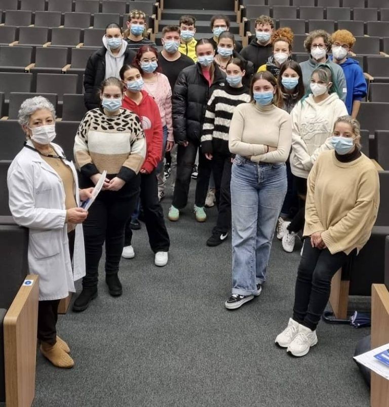 O CHUVI recibiu ao alumnado de técnicos de coidados auxiliares de enfermaría