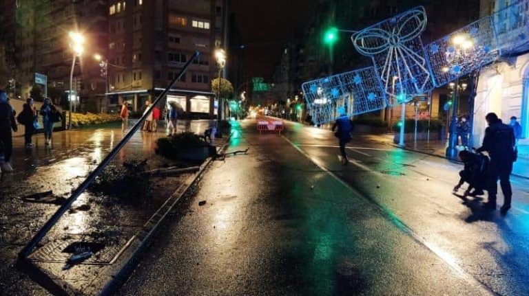 Detenido un hombre que conducía ebrio y se estrelló contra mobiliario urbano en las inmediaciones de Vialia Vigo
