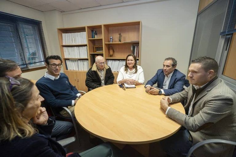 A delegada da Xunta informa aos hostaleiros da provincia sobre o novo Centro de Asociacionismo de Vigo