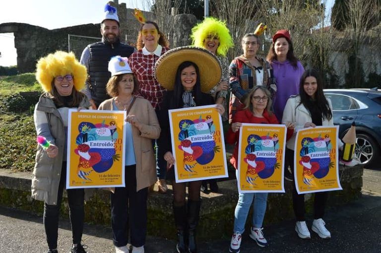 Multitudinario Entroido en Mos con máis de 1.100 persoas participantes no desfile