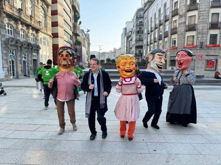 Vigo celebra o Entroido con concertos, desfile de comparsas e batucadas