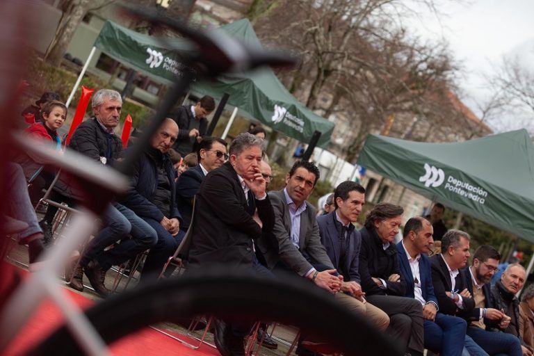 Luis López destaca o apoio da Deputación ao tecido deportivo da provincia na presentación da nova tempada do equipo ciclista Supermercados Froiz