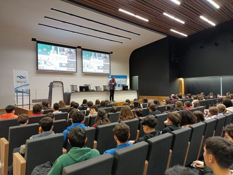 Preto de 400 estudantes da Área sanitaria de Vigo participaron no obradoiro “Reimaxina a ciencia”