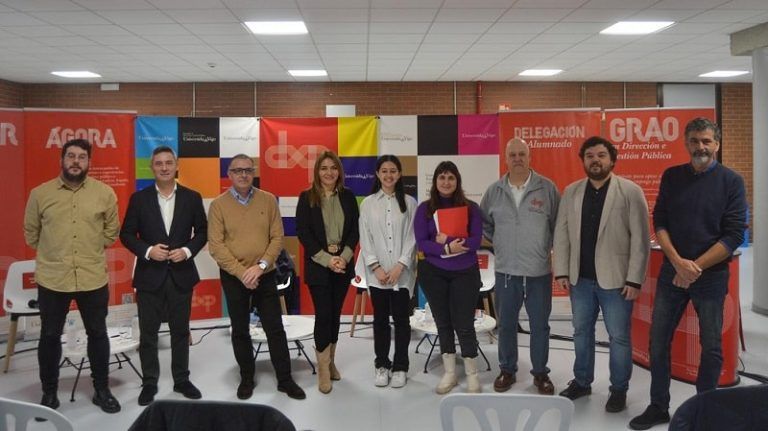 Representantes políticos debaten sobre educación e xuventude no campus de Pontevedra