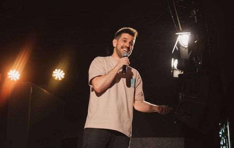 El cómico Fran Pati actuará en Galicia este fin de semana con un show sobre “los modernos”