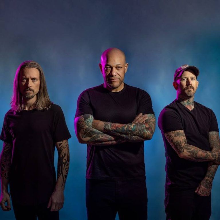 VH al tema: Hoy «The Bitter End» de Light The Torch