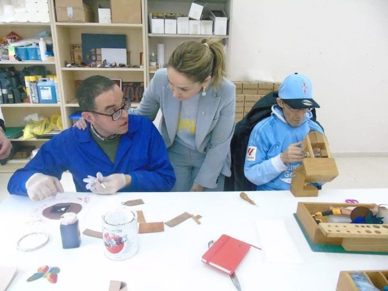 La presidenta del RC Celta, Marián Mouriño, visita el Hogar y Clínica San Rafael de Vigo