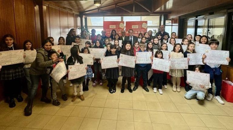 Entregados los premios a los 45 escolares vigueses que ganaron el concurso de pintura de Vigolandia