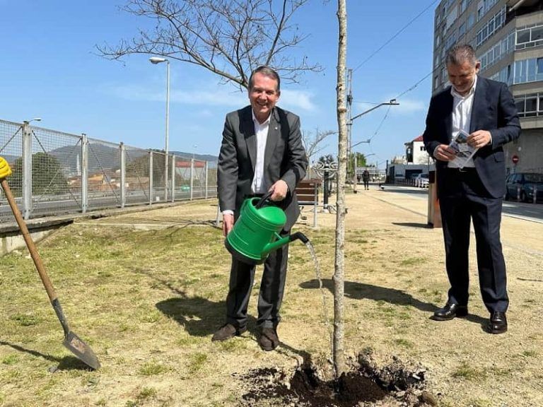 Vigo participa en el Día del Árbol plantando 50 árboles en la Vía Verde