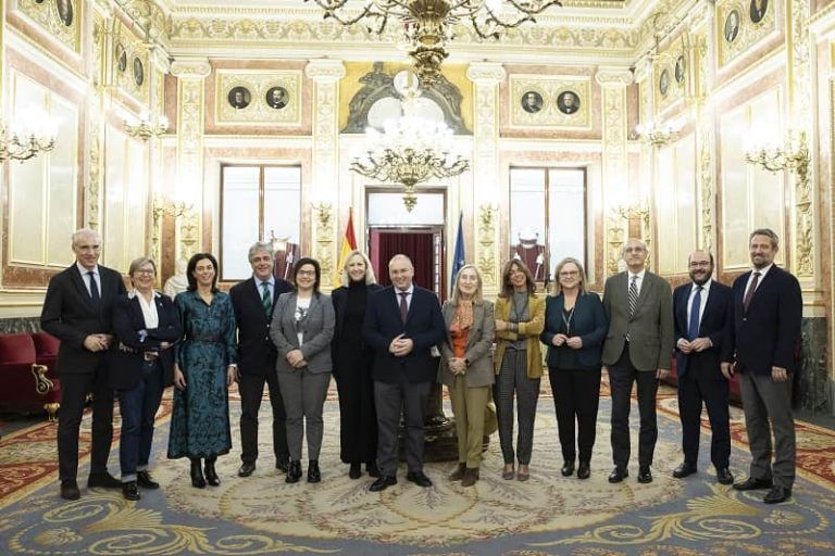 Os deputados do PPdeG esixen a comparecencia do ministro Óscar Puente no Congreso ante os “escandalosos” atrasos e incumprimentos na chegada dos trens Avril a Galicia