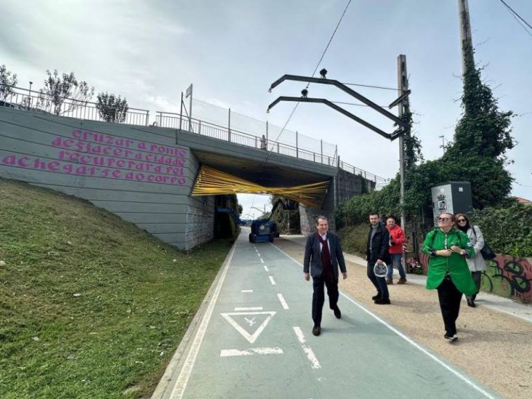 A Vía Verde loce a primeira intervención do X programa de medianeiras Vigo cidade de cor