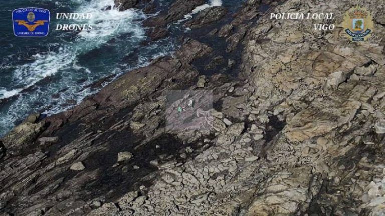 Interceptados en Vigo dos furtivos que trataron de comerse los erizos de mar que habían capturado