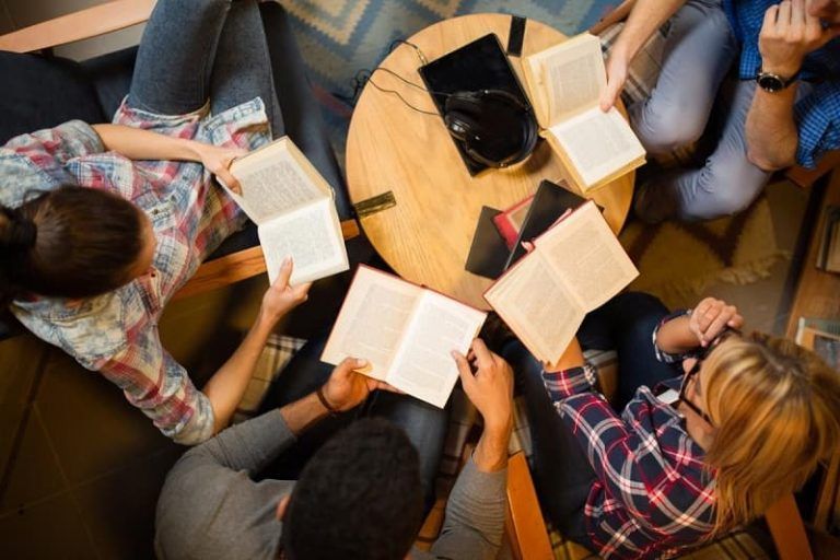 El personal de las bibliotecas públicas gallegas se formará en nuevas tecnologías como Chatgpt a través de los cursos de la Xunta