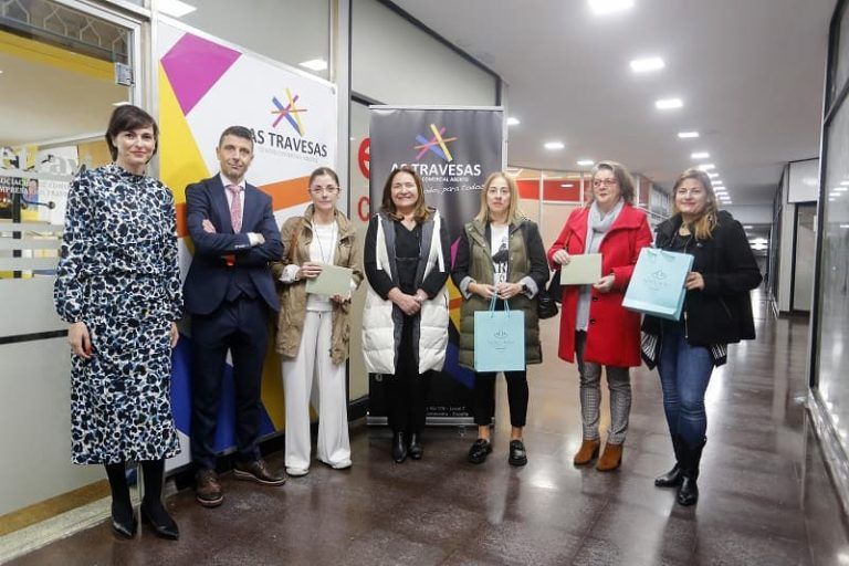 Ana Ortiz salienta o labor da Xunta en favor do comercio local durante a entrega dos premios de Aetravi polo día do pai