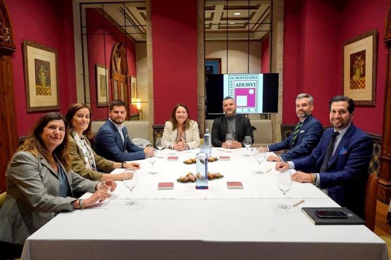 Ana Ortiz destaca que el turismo es una «prioridad» para la Xunta y compromete el apoyo para «modernizar y actualizar» el sector en Vigo