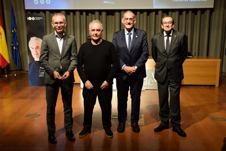 Ferran Adrià despierta el entusiasmo entre los alumnos de la Universidade de Vigo