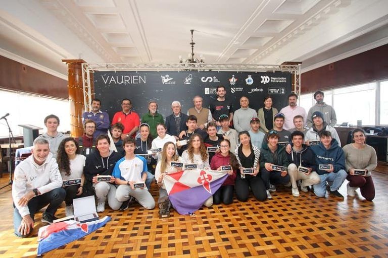 Pablo Cabello e Iria Eguía, nuevos campeones nacionales tras una jornada final con una sola regata