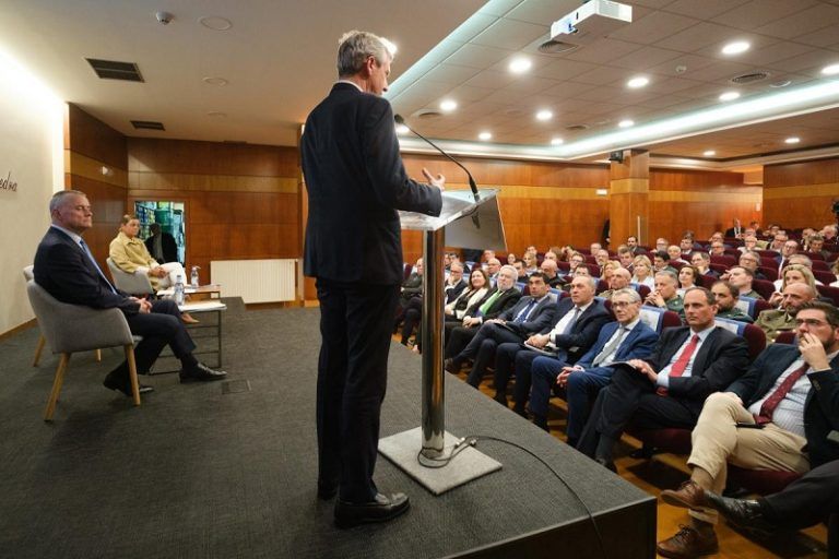 Rueda destaca el papel de los empresarios a la hora de hacer avanzar Galicia y convertirla en un referente de sectores industriales estratégicos