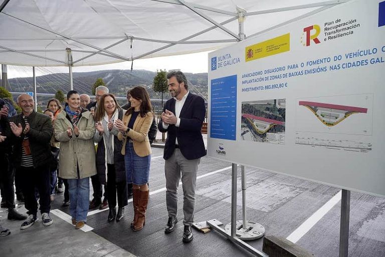 A Xunta pon en servizo o novo aparcadoiro disuasorio de Domaio cun total de 75 prazas de estacionamento