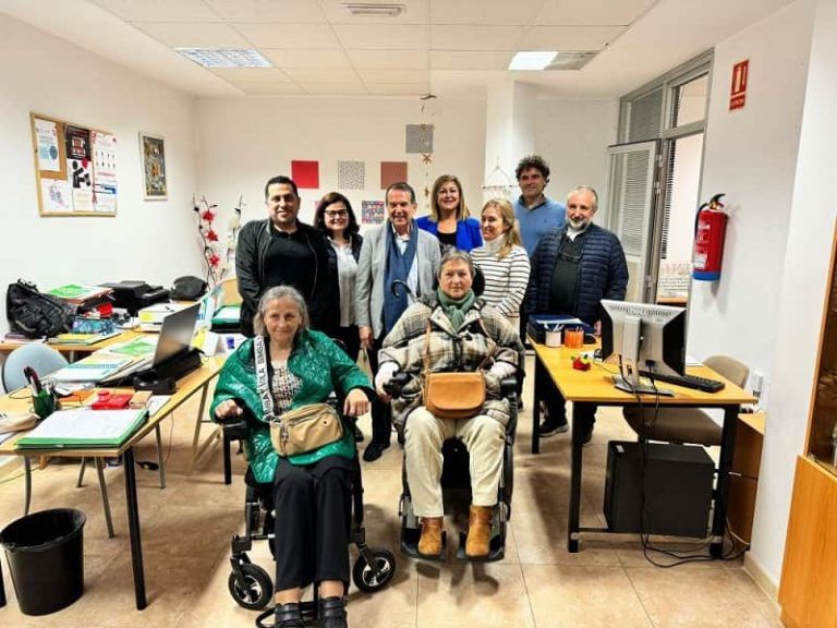 Abel Caballero achégase ao traballo da Asociación Galega contra as Enfermidades Neuromusculares